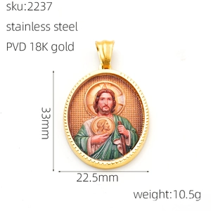 Detail view of oval Jesus pendant in 18K gold stainless steel with 33mm x 22.5mm dimensions