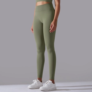 Detail of olive green high-waisted seamless leggings for fitness and yoga activities