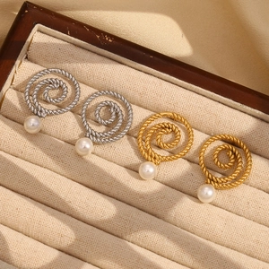 Twisted hoop earrings with pearl accents in 18K gold and silver stainless steel finish