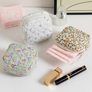 Quilted Square Cosmetic Bag Floral Print Polyester Zipper Pouch For Sanitary Napkins Makeup Travel Storage Organizer