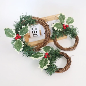 Mini Couronne De Noël Anneau De Bougie Rotin Naturel PVC Baies Artificielles Feuilles Décor De Table Rustique
