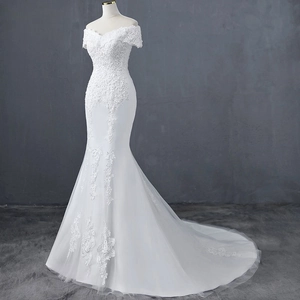 Elegantes schulterfreies Mermaid-Brautkleid mit Spitze, Blumenstickerei und langer Schleppe