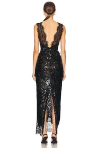 Vue arrière d'une robe sexy à paillettes avec dentelle et coupe moulante pour femme