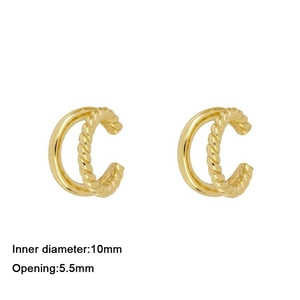 Detailansicht goldene Doppel-Ohrklemme mit 10mm Innendurchmesser und geflochtener Textur