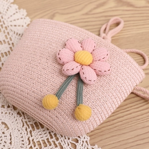 Sac à bandoulière en paille tissée rose pour filles avec fleur 3D et pompons jaunes