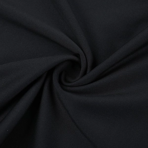 Primer plano de la textura del tejido de punto negro con caída suave y pliegues naturales