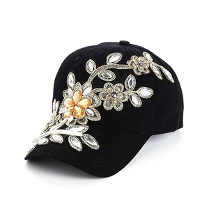 Casquette de baseball noire pour femme avec broderie florale dorée et strass brillants