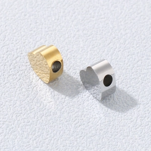 Perles de charme en forme de cœur en acier inoxydable poli finitions or et argent