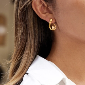 Boucles d'oreilles créoles en acier doré 18k avec pierre zircon en goutte d'eau
