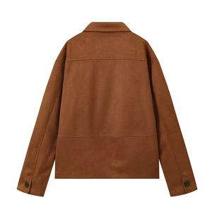 Vue arrière de la veste en daim marron avec col à revers et coutures détaillées