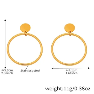 Détails des créoles en acier inoxydable plaqué or 18k montrant les dimensions et le poids