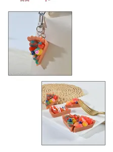Détail du porte-clés gâteau pizza simulé avec décorations de fruits et fermoir