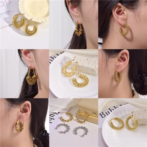 Schicke 18K Gold und Silber Schlangenschuppen Edelstahl Ohrringe in diversen Texturen