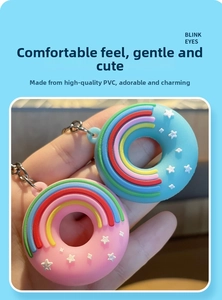 Détails des porte-clés donuts colorés montrant le matériau PVC de haute qualité