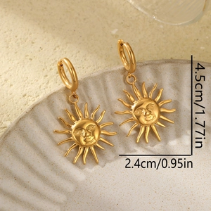 Boucles d'oreilles soleil vintage en or avec pendentifs visage et rayons solaires
