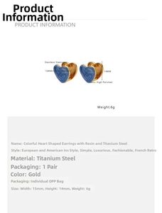 Détails des dimensions des boucles d'oreilles cœur en titane doré et émail bleu