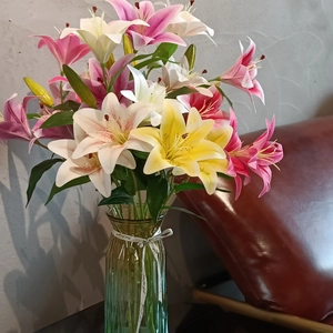 Artificial Lily Flowers Lifelike 3D Printed Film Material Long Stem Multi Head Botanical For Home Table Decoration Decor