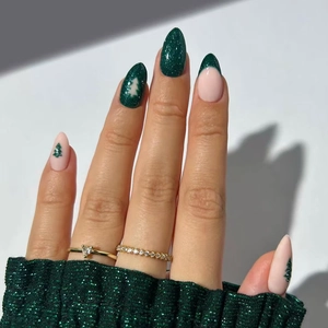 Christmas Press On Nails Emerald Green Glitter Almond Shape French Tip Tree Design ABS Plastic For Holiday Party Women