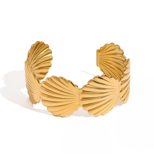 Polished gold scallop-shaped link cuff bracelet made of durable stainless steel