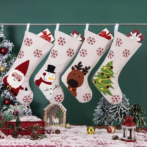 Chaussettes De Noël En Lin Brodé Père Noël Bonhomme De Neige Renne Arbre Sacs Cadeaux Suspendus Décorations De Cheminée