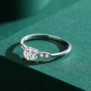 Elegant S925 sterling silver ring with 5mm cubic zirconia and marquise accents