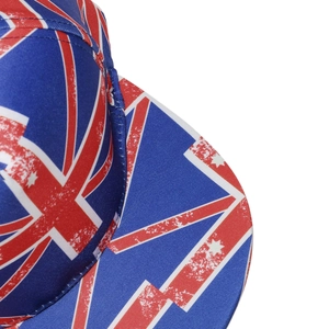 Primer plano de visera de gorra de Australia con detalle de textura de poliéster