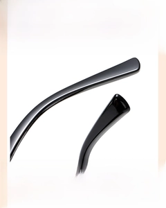 Dettaglio delle stanghette ergonomiche curve per occhiali da sole bimbi antiscivolo