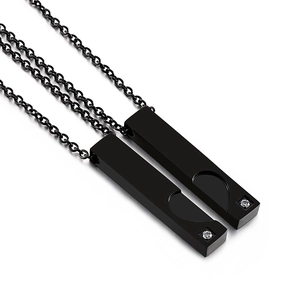 Pendentifs noirs pour couples en acier avec strass et motif de cœur sur chaînes
