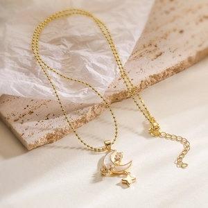 Collana placcata oro 18K con pendente a mezzaluna in conchiglia e stella di zirconi