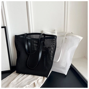 Detailed comparison of black and white mesh tote bags with leather-like handles