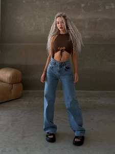 Retro-Jeans mit hoher Taille und modischem asymmetrischem Bund in blauem Denim