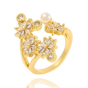 Elegant gold flower ring with sparkling zircon stones and white pearl centerpiece