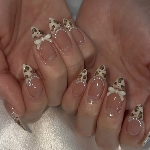Ongles À Presser Imprimé Léopard French Amande Faux Ongles Avec Noeuds 3D Blancs Et Künstliche Perles Rose Nu Pour Femmes
