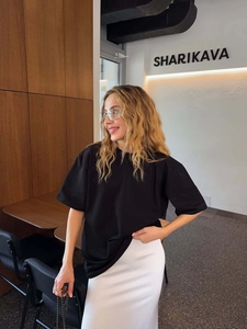 Damen Oversize T-Shirt in Schwarz mit Strass-Buchstaben und Rundhalsausschnitt