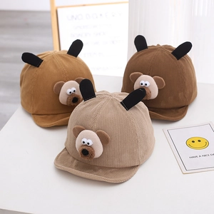 Casquette bébé en velours côtelé avec oreilles d'ours et design animal en marron