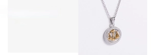 Vue macro du pendentif Balance avec balance dorée sur un cadre circulaire argenté