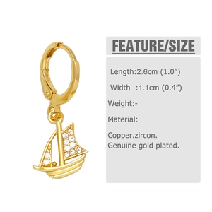 Détail de boucles d'oreilles voilier plaqué or 18k avec dimensions et zircons blancs