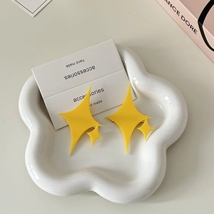 Barrettes à cheveux étoiles jaunes pour filles, lot de deux sur plateau blanc