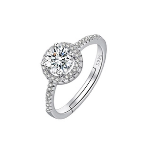 Close-up of S925 silver snowflake ring with 1ct moissanite stone and adjustable band