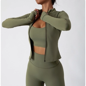 Detail of olive green yoga jacket with thumbholes and high-elastic slim fit fabric