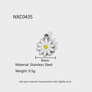 Detailed view of a 9mm daisy flower charm in stainless steel with measurement scale