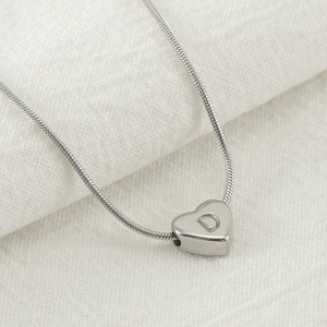 Collana a cuore in acciaio argento con ciondolo lettera D su catena snake