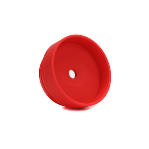 Close-up of the red silicone lid with a central straw hole for double-wall plastic cups