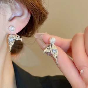 Elegant fishtail pearl earrings with zircon inlay for women, minimalist silver needle design