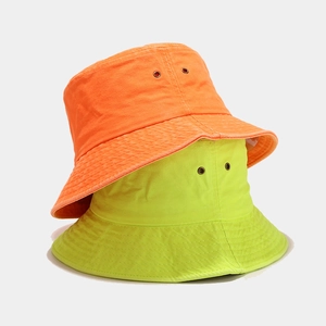 Bobs en coton néon orange et vert fluo avec œillets d'aération métalliques et bords surpiqués