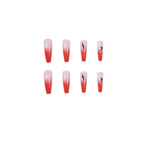Faux ongles ballerine dégradé pêche avec cœurs argentés et détails métal fluide