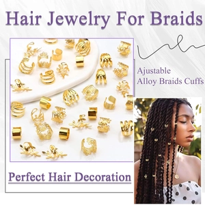 Gros plan de bijoux de cheveux dorés ajustables en alliage pour tresses et dreadlocks