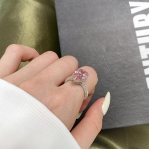 Luxurious S925 silver heart ring with pink stone and side diamonds on female finger