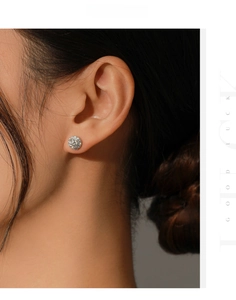 Gros plan d'une boucle d'oreille halo en argent s925 avec moissanite 1 carat à l'oreille