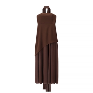 Detail of elegant brown halter dress with layered mesh拼接 and irregular split hemline